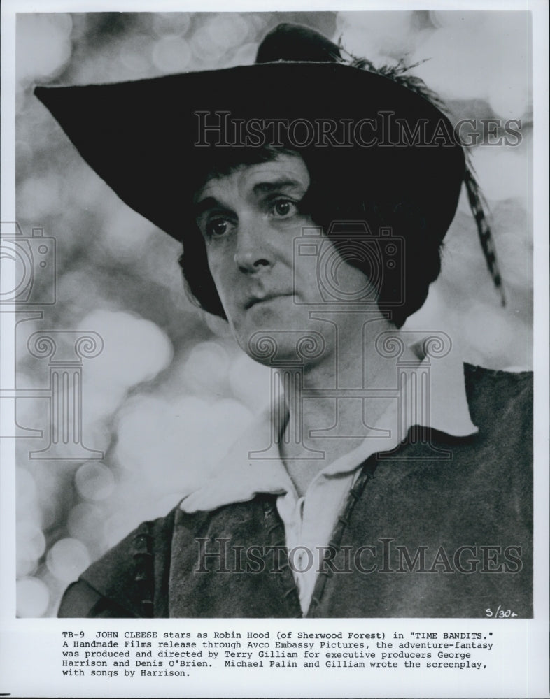 1981 Press Photo John Cleese in &quot;Time Bandits&quot; - Historic Images