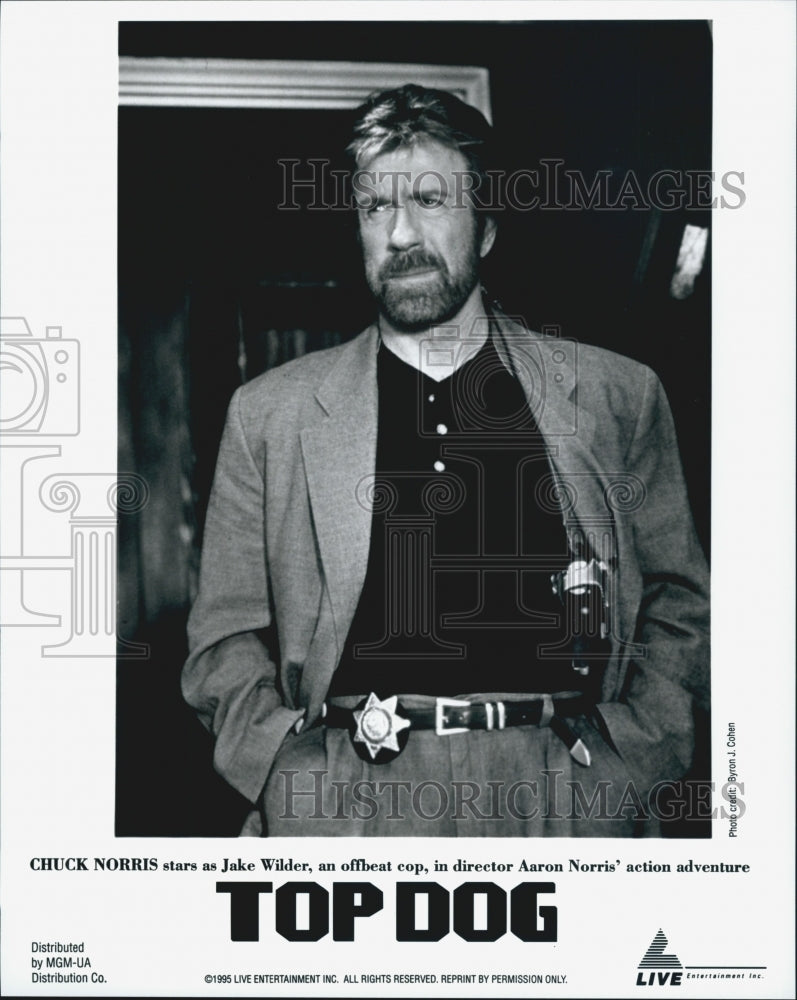 1995 Press Photo Actor Martial Arts Expert Chuck Norris Stars In Film "Top Dog" - Historic Images