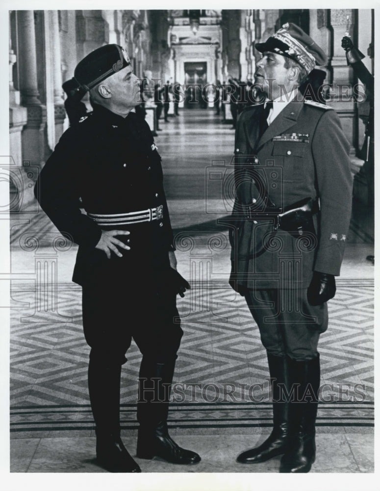 1981 Press Photo Rod Steiger and Oliver Reed in &quot;Lion of the Desert&quot; - Historic Images