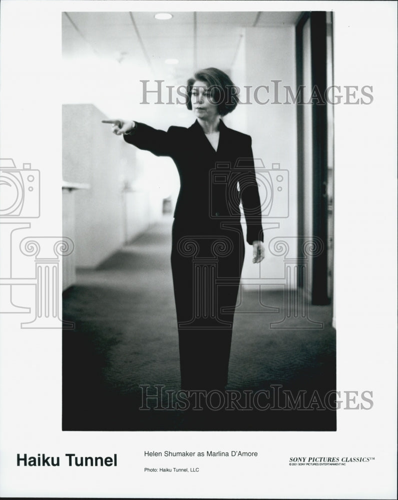 2001 Press Photo Helen Shumaker in &quot;Haiku Tunnel&quot; - Historic Images