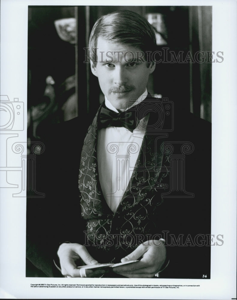 1989 Press Photo Actor posing for photo - Historic Images