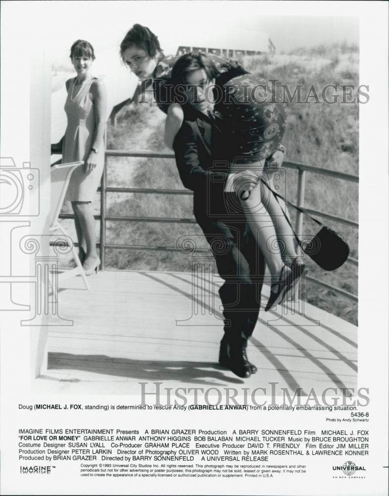 1993 Press Photo Michael J. Fox and Gabrielle Anwar in &quot;For Love or Money&quot; - Historic Images