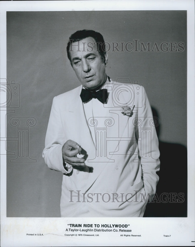 1975 Press Photo Guy Marks in "Train Ride to Hollywood" - Historic Images