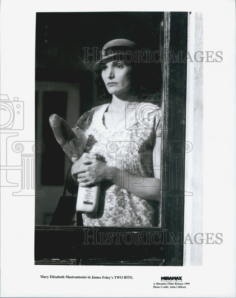 1995 Press Photo Mary Mastrantonio in &quot;Two Bits&quot; - Historic Images