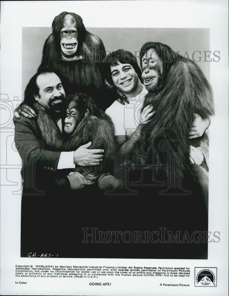 1981 Press Photo Actors in "Going Ape" - Historic Images