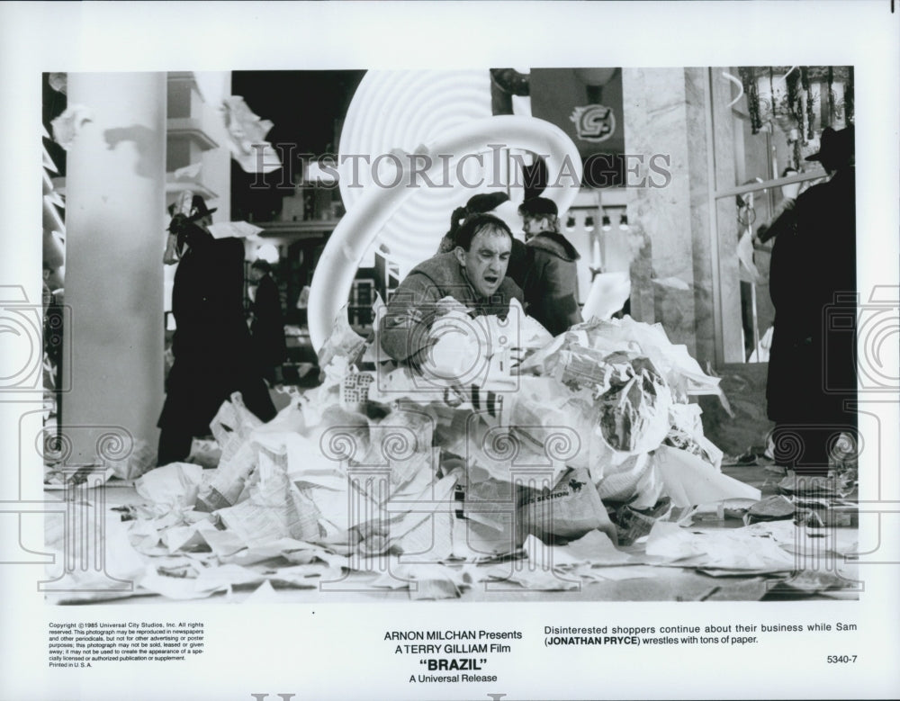 1985 Press Photo Jonathan Pryce in "Brazil" - Historic Images