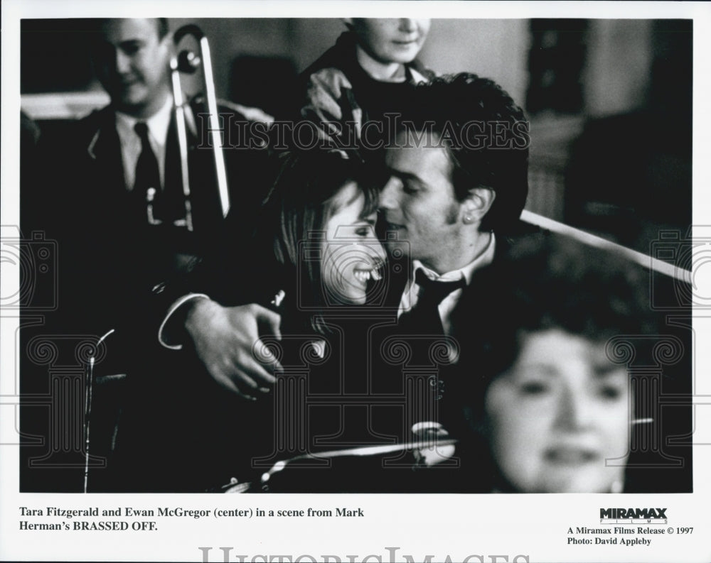 1997 Press Photo Tara Fitzgerald & Ewan McGregor Star In Brassed Off - DFPG28507 - Historic Images