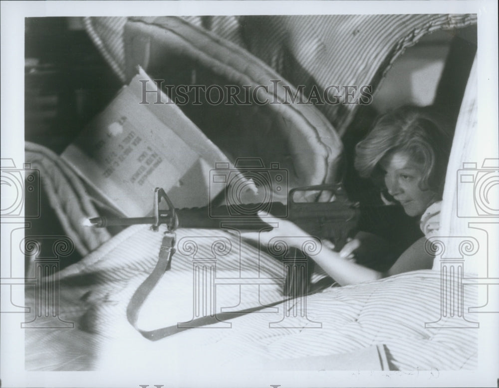 1975 Press Photo "A Boy and His Dog" unknown actor - Historic Images