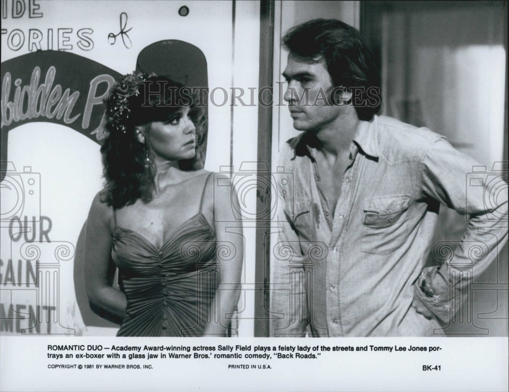 1981 Press Photo Sally Field, Tommy Lee Jones &quot;Back Roads&quot; - Historic Images