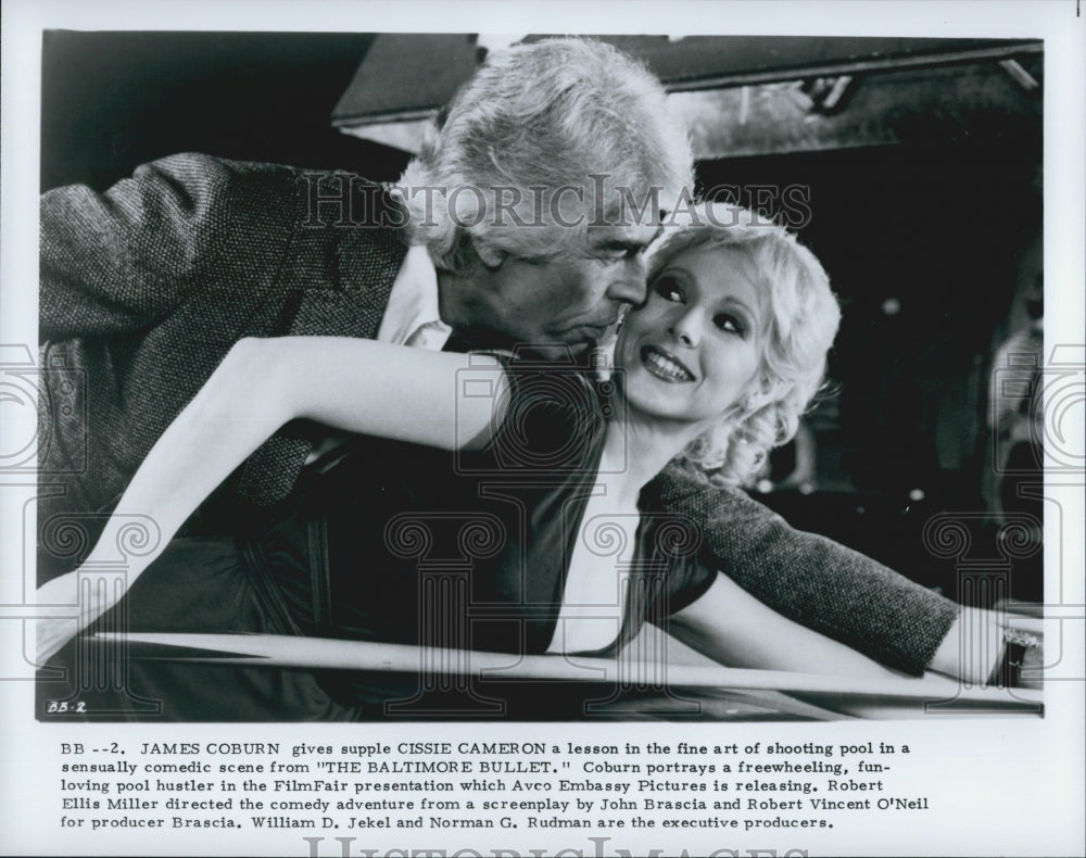 1980 Press Photo James Coburn And Cissie Cameron In Film &quot;The Baltimore Bullet&quot; - Historic Images