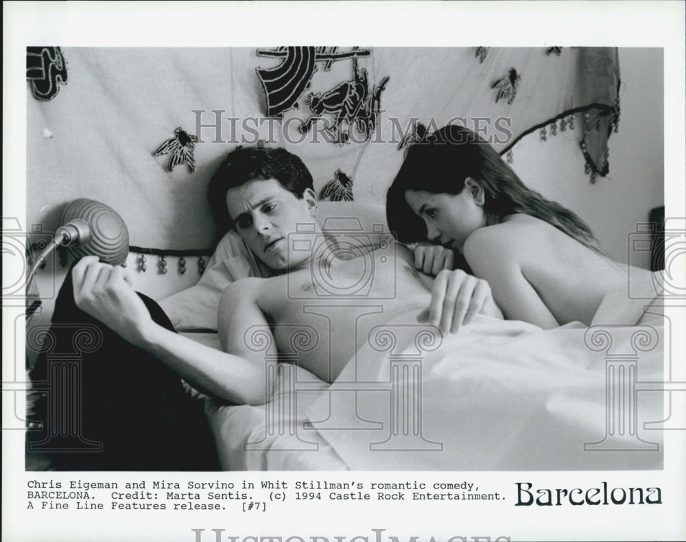 1994 Press Photo Chris Eigeman and Mira Sorvino in &quot;Barcelona&quot; - Historic Images