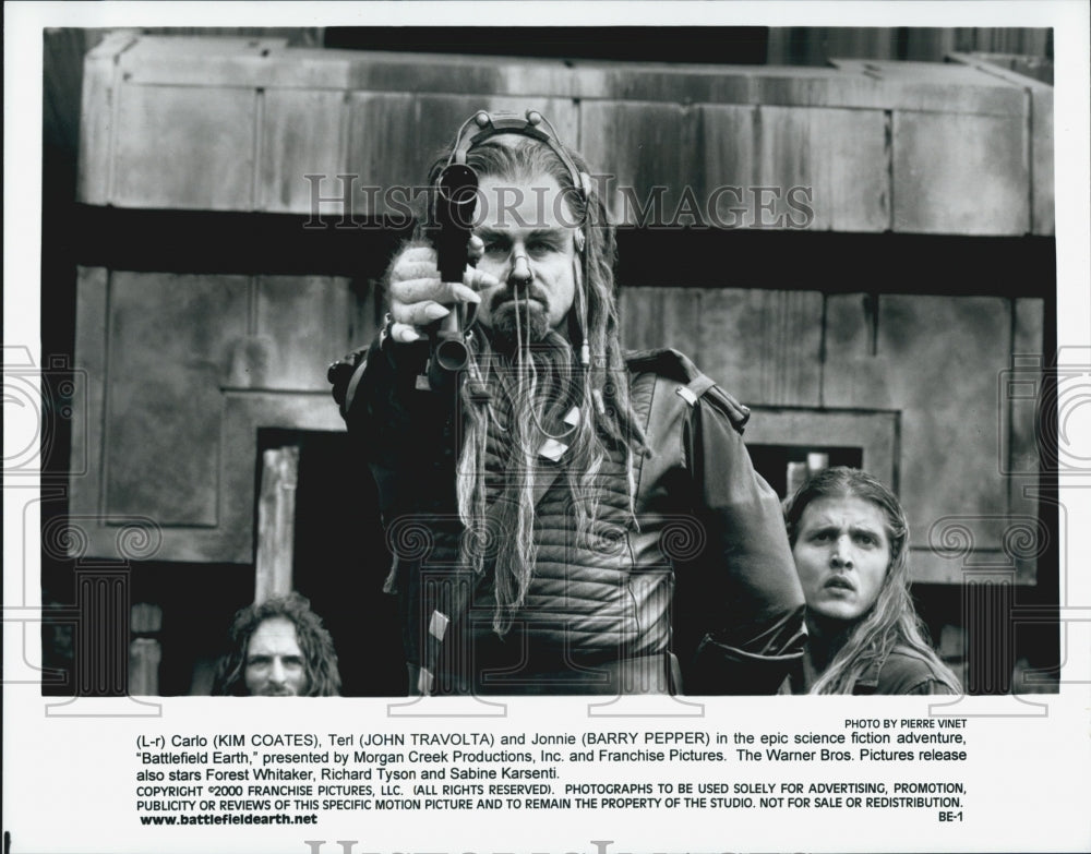 2000 Press Photo Kim Coates, John Travolta, Barry Pepper in "Battlefield Earth" - Historic Images