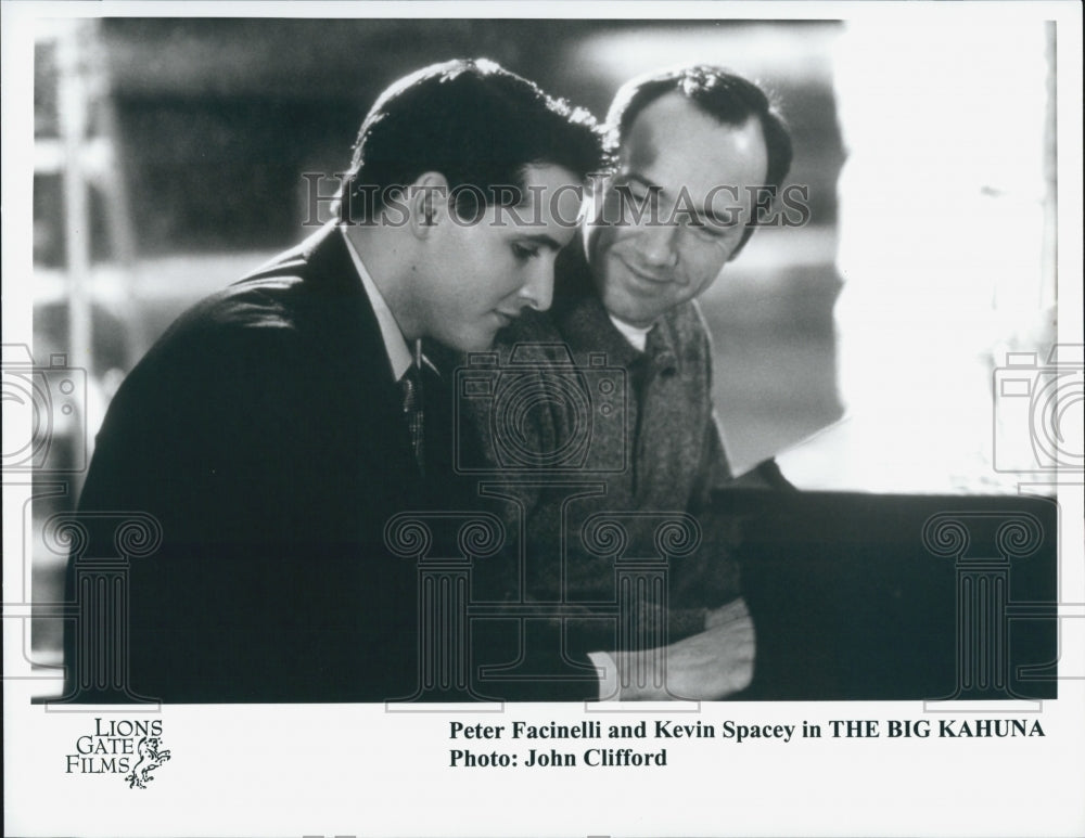 Press Photo Danny DeVito "The Big Kahuna" Peter Facinelli Kevin Spacey Actor - Historic Images