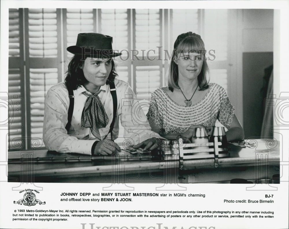 1993 Press Photo "Benny And Joon" Johnny Depp Actor Mary Stuart Masterson - Historic Images