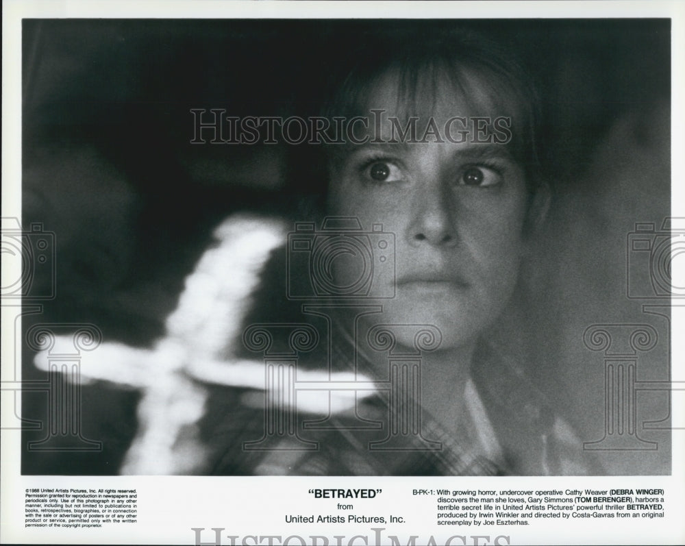 1988 Press Photo Debra Winger "Betrayed" - Historic Images