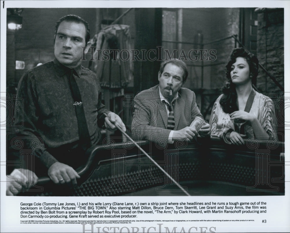 1987 Press Photo Tommy Lee Jones And Diane Lane Starring In Film &quot;The Big Town&quot; - Historic Images