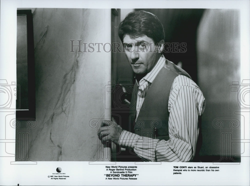 1987 Press Photo Tom Conti in &quot;Beyond Therapy&quot; - Historic Images