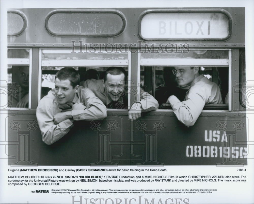 1987 Press Photo Mathew Broderick and Casey Siemaszko in "Biloxi Blues" - Historic Images