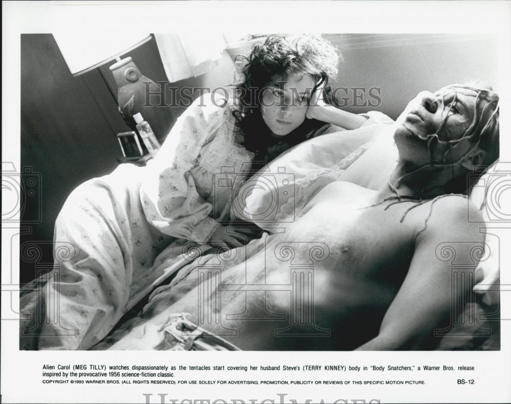 1993 Press Photo Meg Tilly and Terry Kinney in "Body Snatchers" - Historic Images