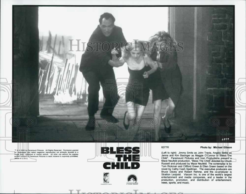 2000 Press Photo Jimmy Smitts Angela Bettis Kim Basinger in "Bless the Child" - Historic Images