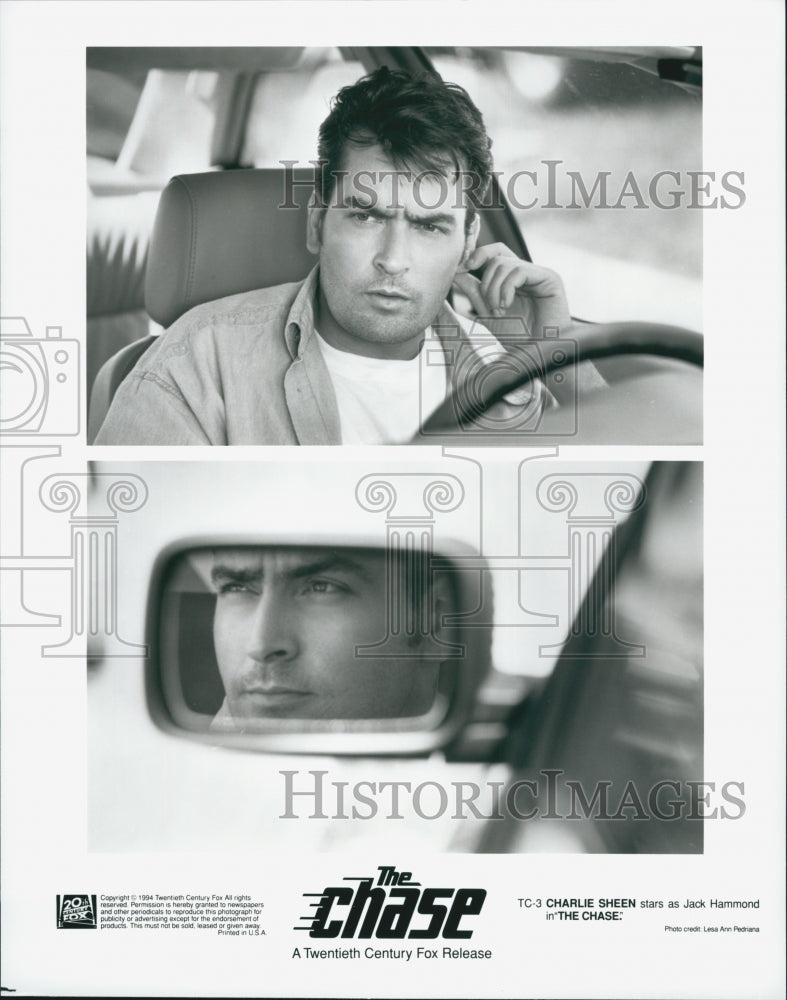 1994 Press Photo Charlie Sheen in &quot;The Chase&quot; - Historic Images