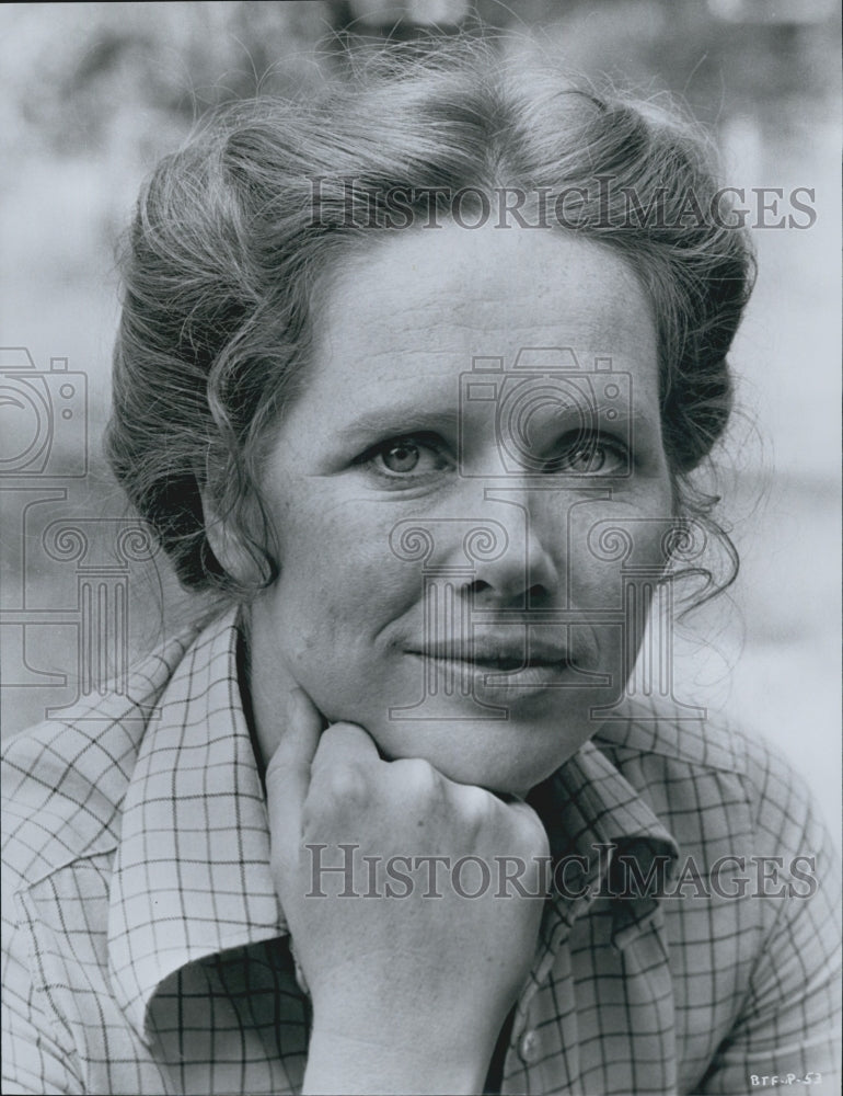 Press Photo Actress Looking at Camera in Scene from Unknown Movie - Historic Images