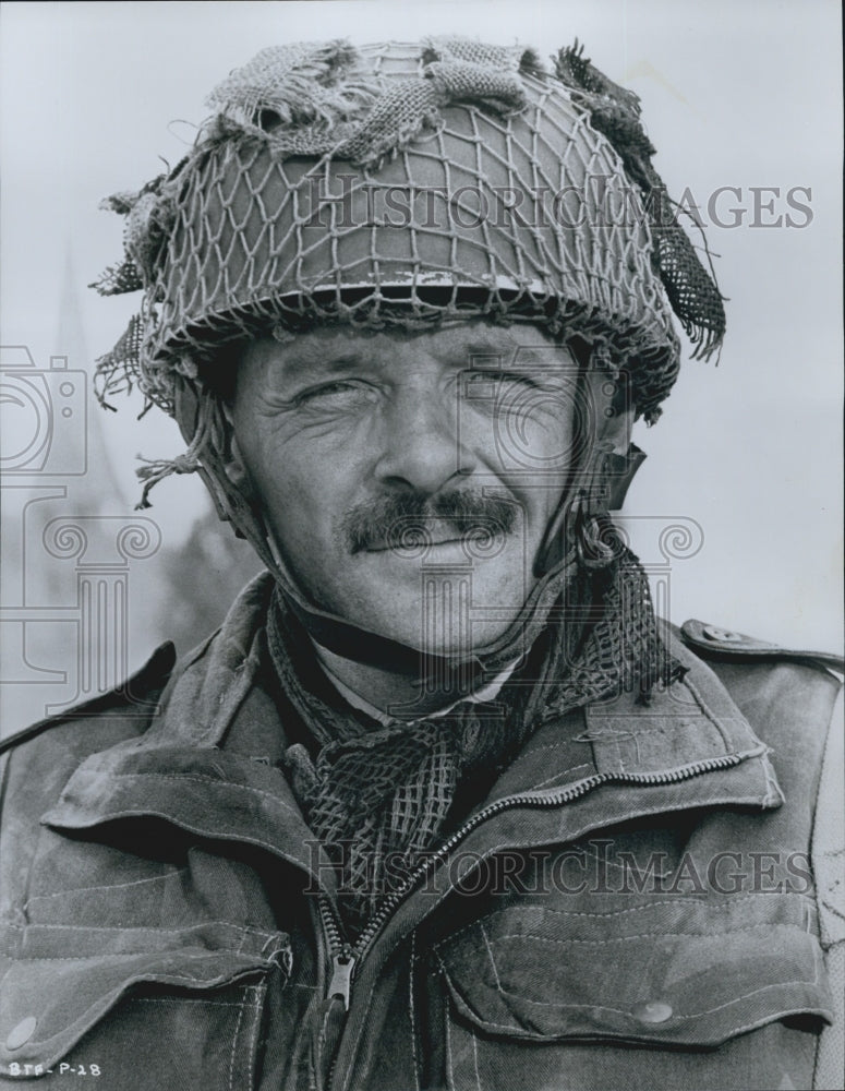 Press Photo  An actor in military dress for a film role - Historic Images