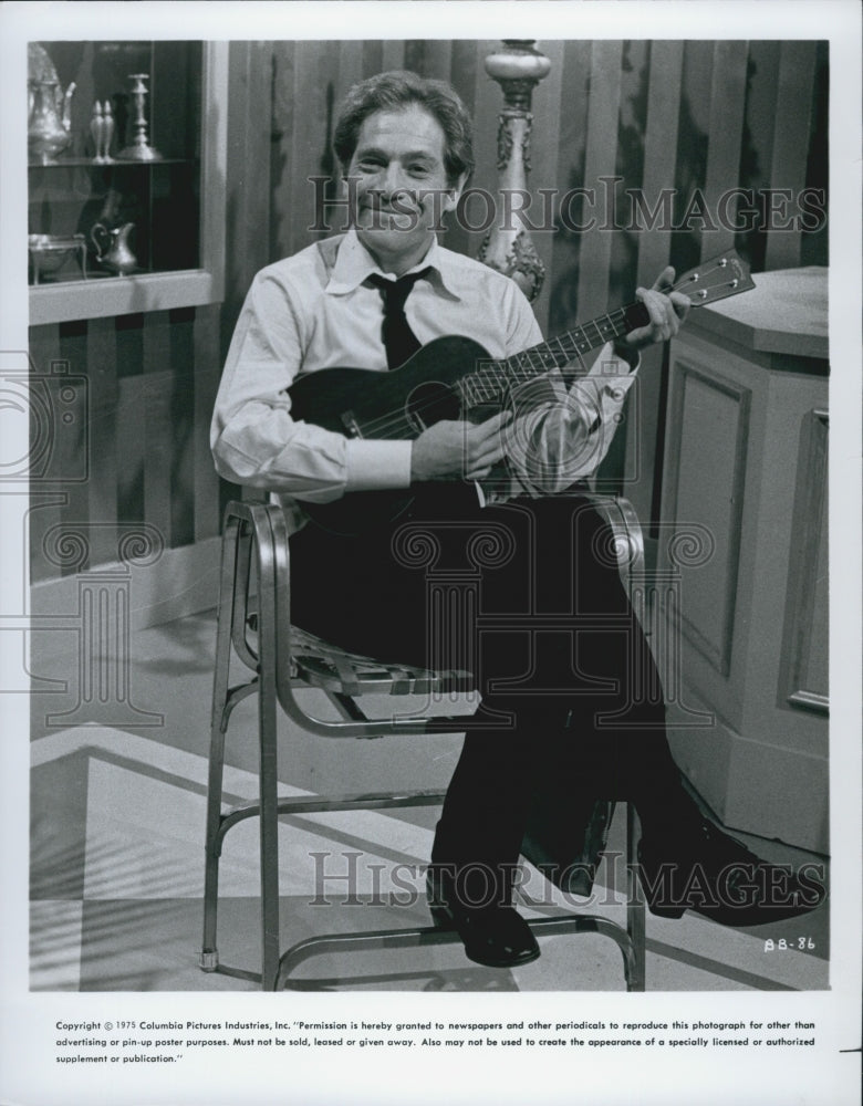 1975 Press Photo George Segal in "The Black Bird" - Historic Images