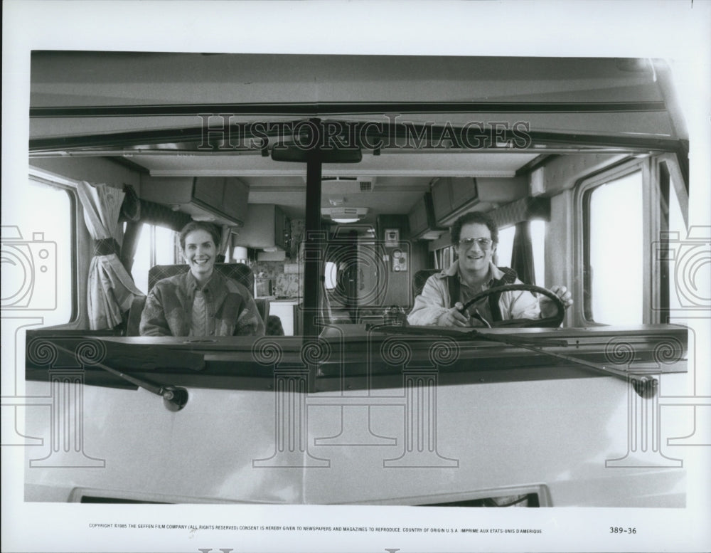 1985 Press Photo Actors in a bus in a Geffen Film - Historic Images