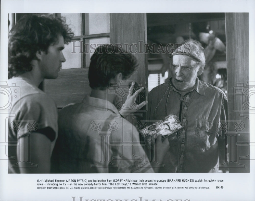 1987 Press Photo Jason Patric, Corey Haim, Barnard Hughes In "The Lost Boys" - Historic Images