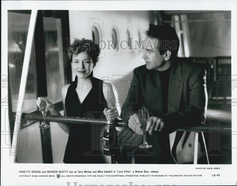 1994 Press Photo Annette Bening and Warren Beatty in "Love Affair" - DFPG34887 - Historic Images