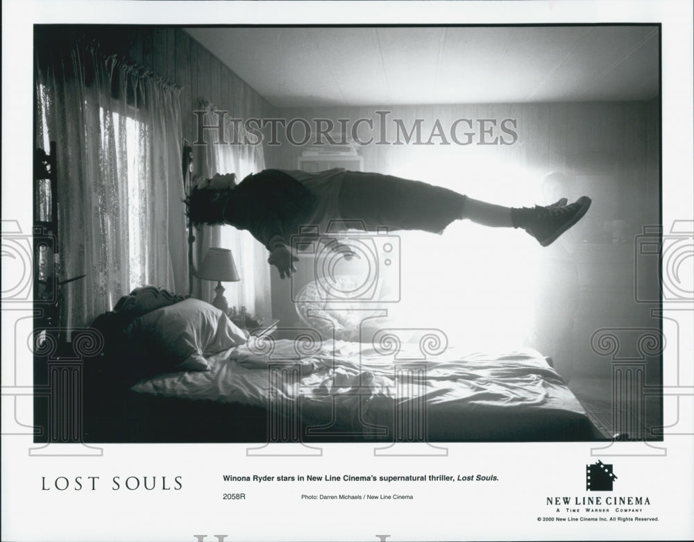 2000 Press Photo Winona Ryder in "Lost Souls" - Historic Images