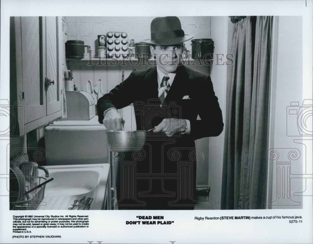 1982 Press Photo Actor And Comedian Steve Marti In "Dead Men Don't Wear Plaid" - Historic Images