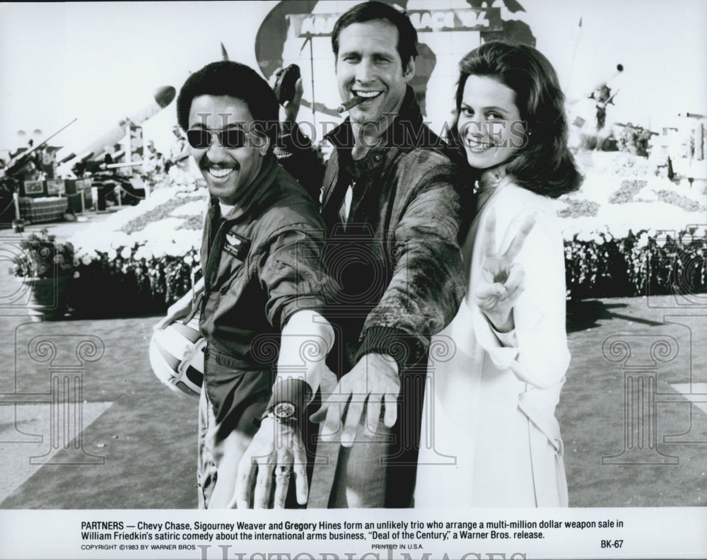 1983 Press Photo Sigourney Weaver Chevy Chase and Gregory Hines "Deal of the - Historic Images