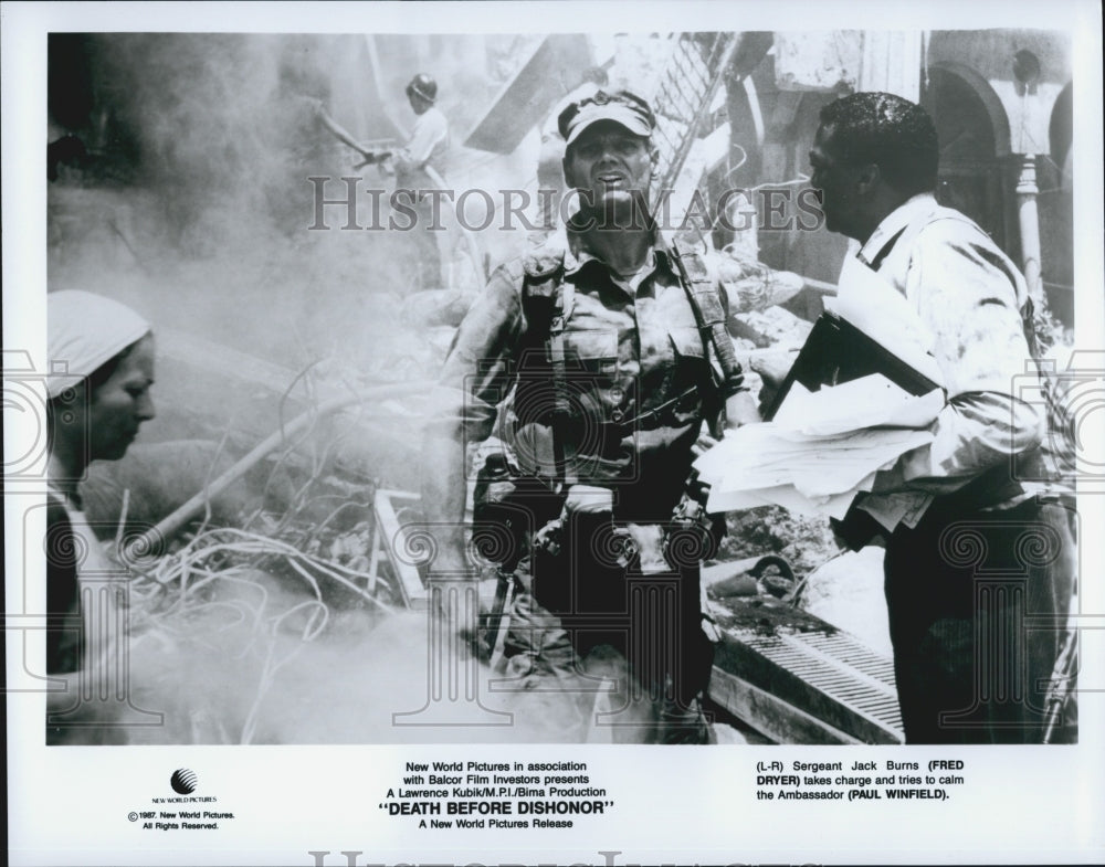 1987 Press Photo Fred Dryer Paul Winfield Star in "Death Before Dishonor" - Historic Images