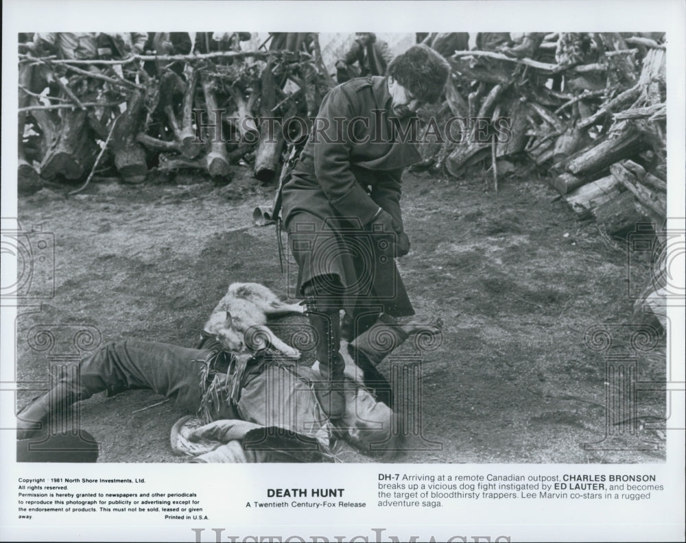 1981 Press Photo Charles Bronson and Ed Lauter star in "Death Hunt" - Historic Images