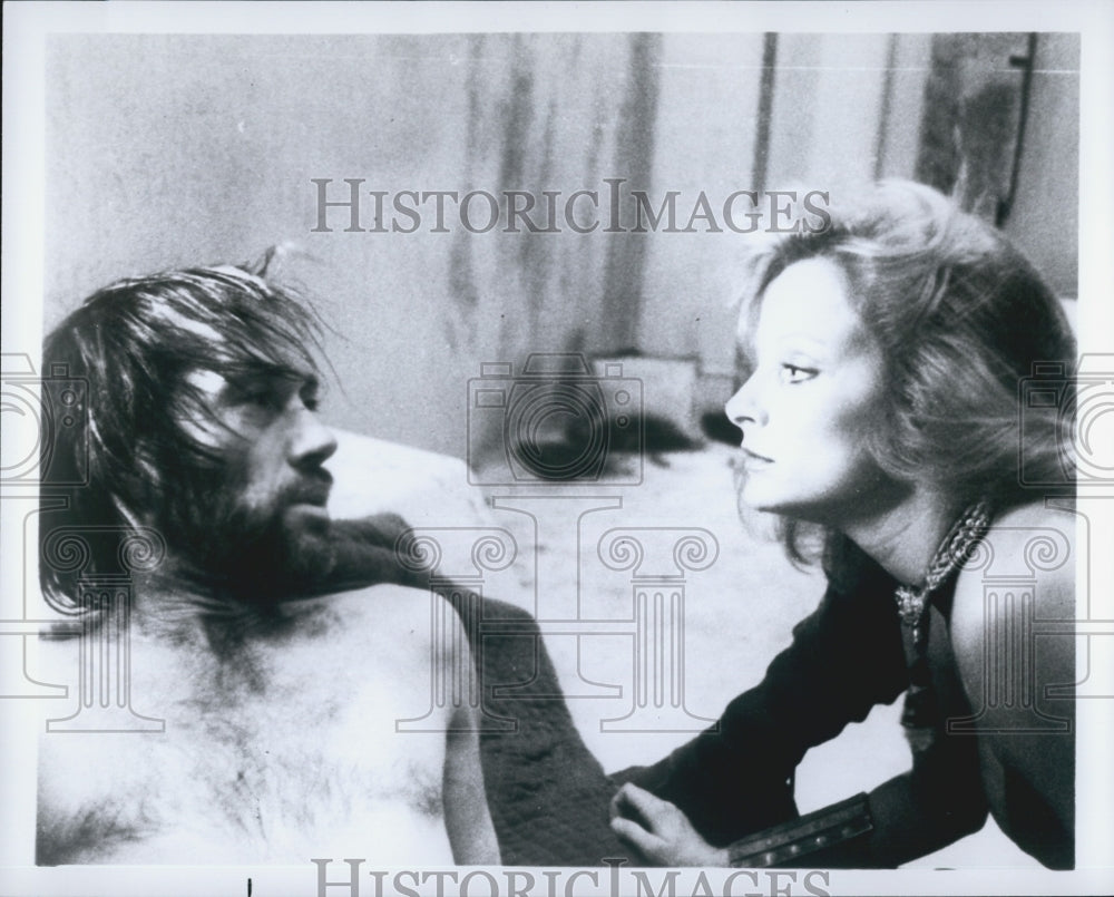 Press Photo David Carradine with Actress in Unknown Movie - Historic Images