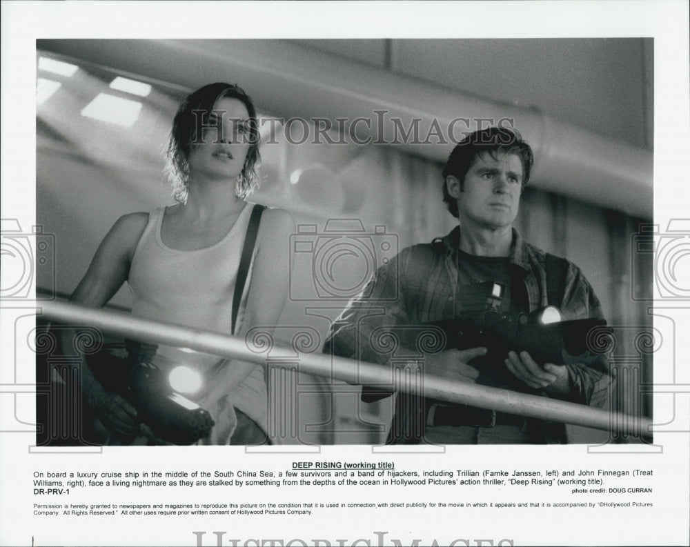 1998 Press Photo Famke Janssen, Treat Williams &quot;Deep Rising&quot; - Historic Images