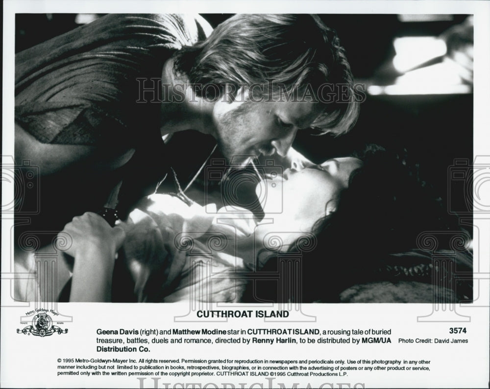 1995 Press Photo Geena Davis and Matthew Modine in &quot;Cutthroat Island&quot; - Historic Images