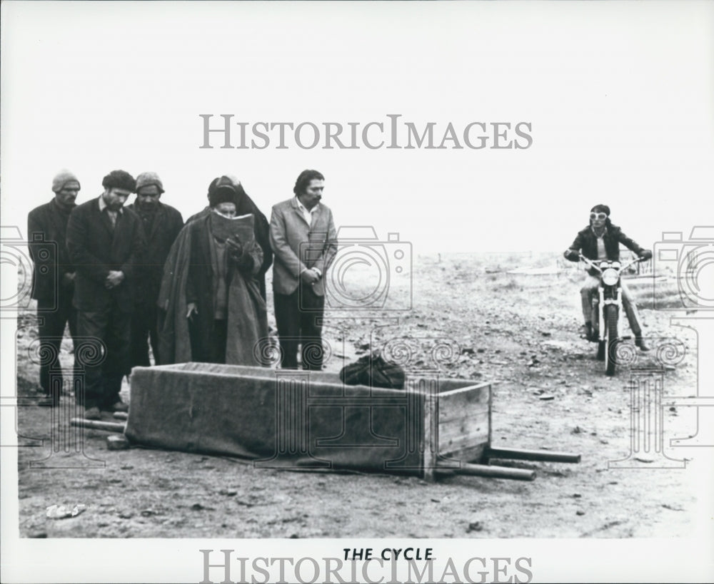 Press Photo &quot;The Cycle&quot; Director Dariush Mehrjui Actor Alan Parker - Historic Images