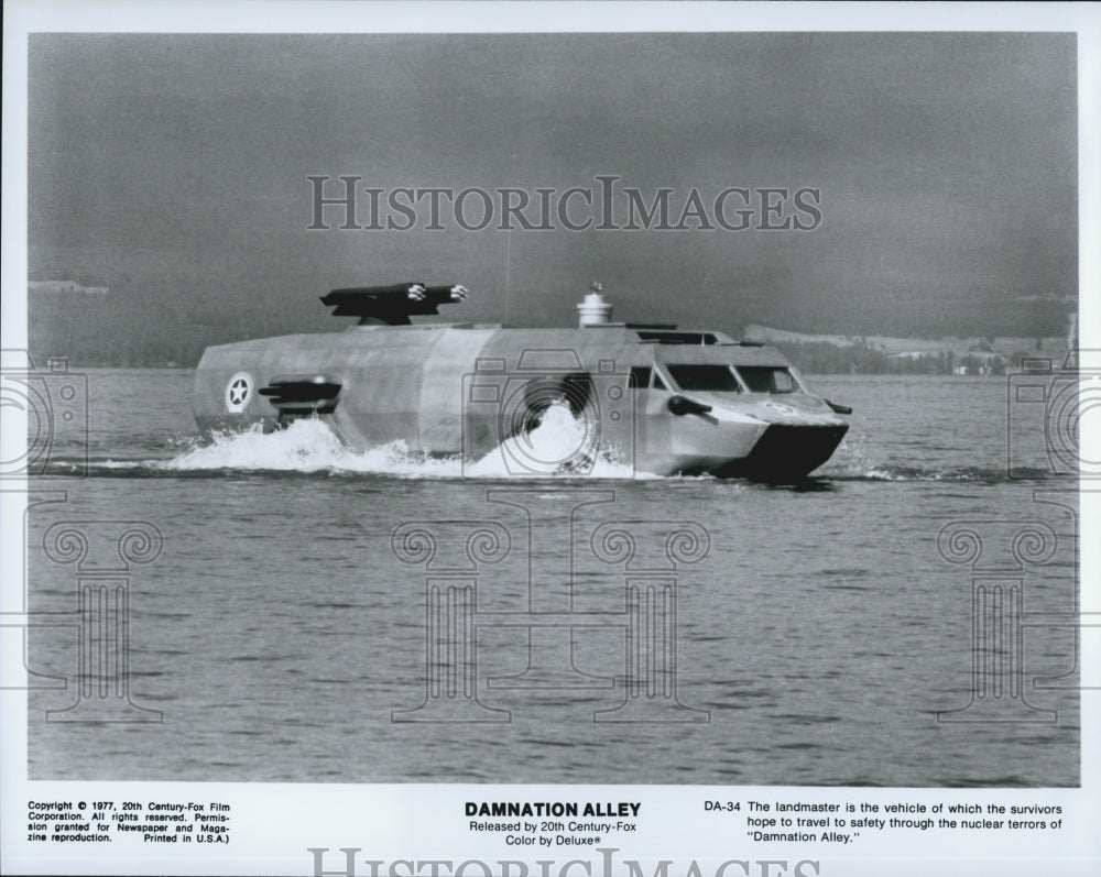 1977 Press Photo The Landmaster vehicle in &quot;Damnation Alley&quot; - Historic Images