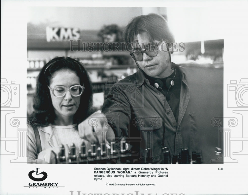 1993 Press Photo &quot; A Dangerous Woman&quot; Stephen Gyllenhaal directs Debra Winger - Historic Images