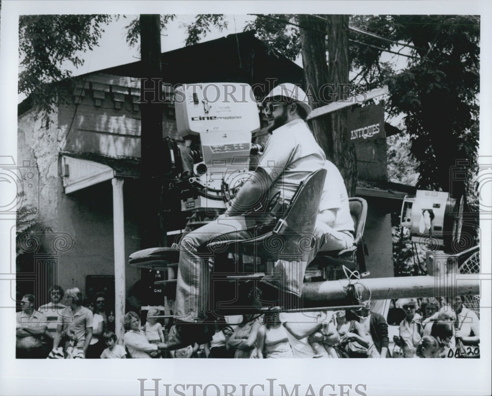 Press Photo Unknown Film Director On Technological Movie Set - Historic Images