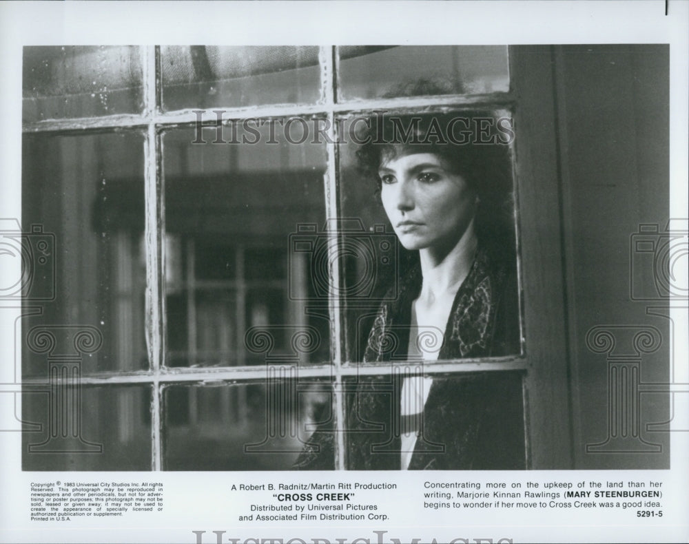 1983 Press Photo Mary Steenburgen Starsin "Cross Creek" with Peter Coyote - Historic Images