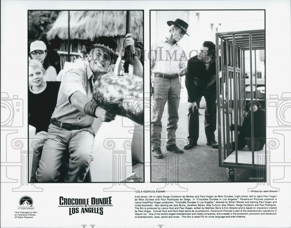 2001 Press Photo Serge Cockburn, Paul Hogan In "Crocodile Dundee In Los Angeles" - Historic Images