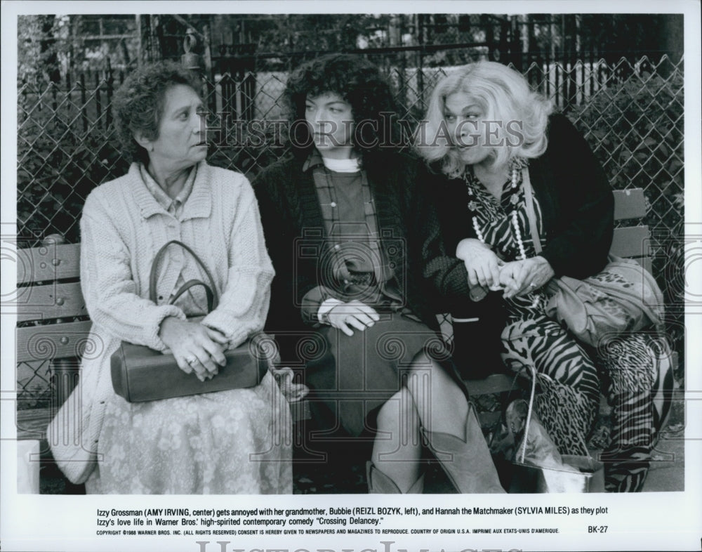 1988 Press Photo Amy Irving Reizl Bozyk and Sylvia Miles in "Crossing Delancey" - Historic Images