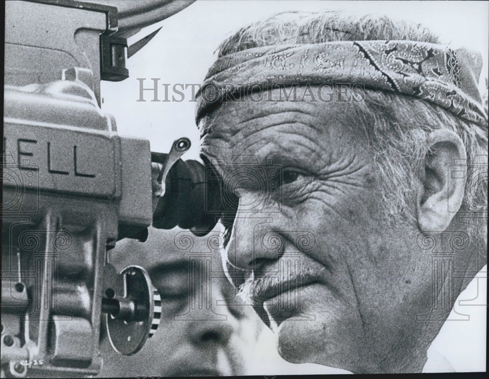 1977 Press Photo "Cross of Iron" Director, Sam Peckinpah on set - Historic Images