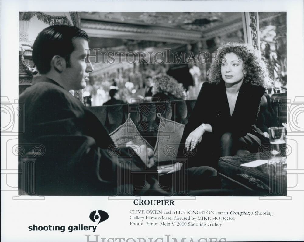 2000 Press Photo Clive Owen and Alex Kingston in "Croupier" - Historic Images