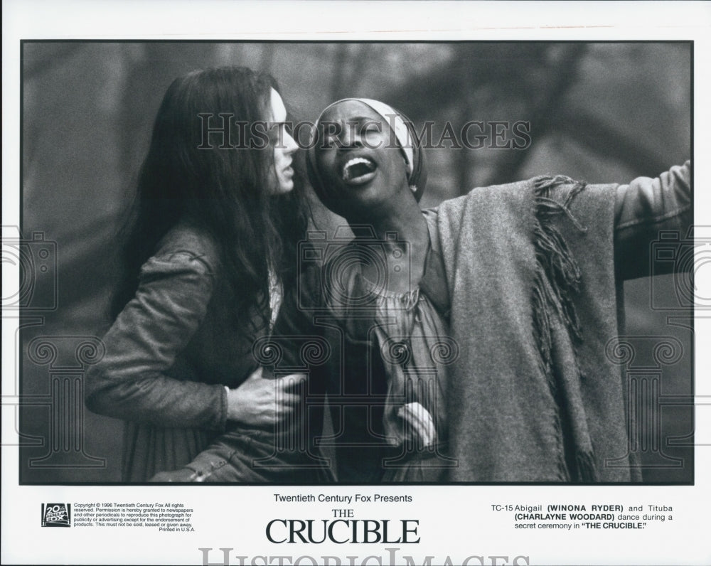 1996 Press Photo Winona Ryder and Charlayne Woodard star in "The Crucible" - Historic Images
