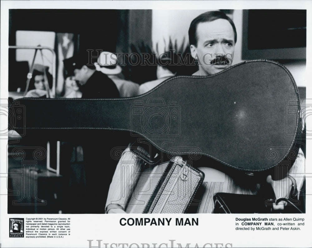 2001 Press Photo "Company Man" starring Douglas McGrath - DFPG37711 - Historic Images